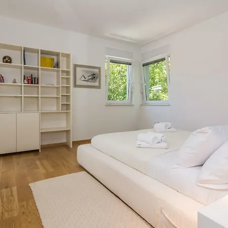 The Linden Apartman